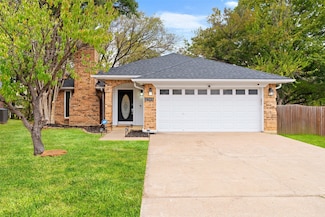 2705 Dover Gardens Dr, Arlington, TX 76017