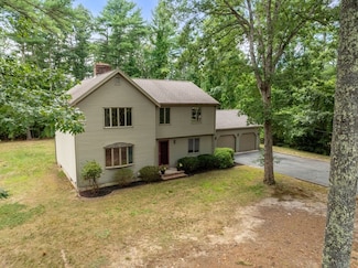 9 Randall Rd, Rochester, MA 02770