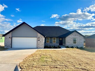 135 Tonya Loop, Huntsville, AR 72740