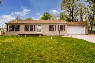 70745 N Driftwood Dr, Edwardsburg, MI 49112