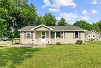 5885 Lakeshore Rd, Fort Gratiot, MI 48059