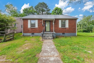 402 Edgewood St, Paris, TN 38242