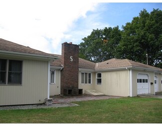 22 Meadow Ln, Swansea, MA 02777