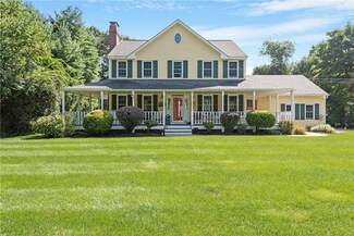15 Mayflower Dr, Cumberland, RI 02864