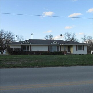 910 Market St, Lacygne, KS 66040