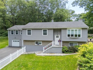 581 Wood Rd, Mahopac, NY 10541