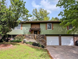 1308 Northglen St, McPherson, KS 67460