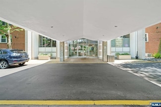 39 E 39th St, Paterson, NJ 07514