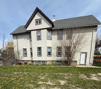 3332 N Richards St, Milwaukee, WI 53212