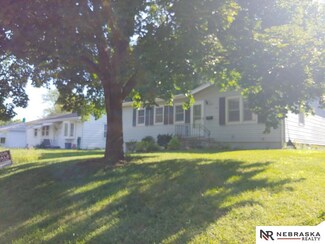 3011 S 39th St, Omaha, NE 68105