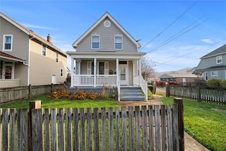 180 Center St, Springdale, PA 15144