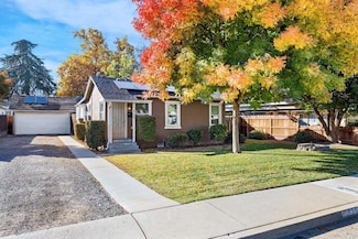 920 Nevada St, Kingsburg, CA 93631