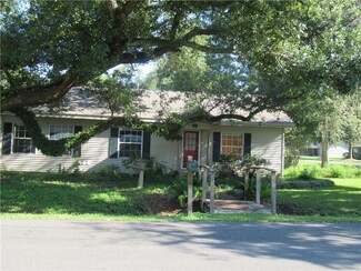 111 E 3rd St, Iowa, LA 70647