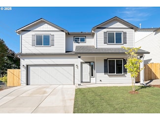 888 S 9th St, Harrisburg, OR 97446