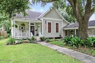 215 3rd St, Abbeville, LA 70510