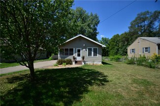 3832 40th St, Des Moines, IA 50310