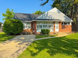917 Bristol Ave, Westchester, IL 60154