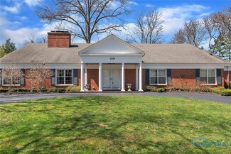 2081 Whitehall Rd, Ottawa Hills, OH 43606