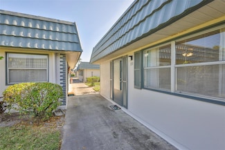 1811 Bedford Ln Unit G153, Sun City Center, FL 33573