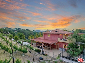 4886 Calderon Rd, Woodland Hills, CA 91364