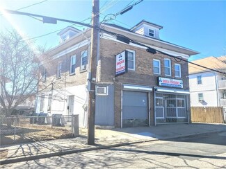556 Admiral St, Providence, RI 02908