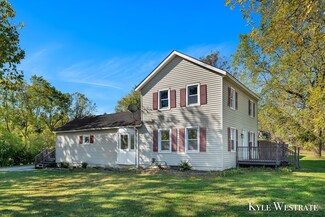 818 Lake Michigan Dr NW, Grand Rapids, MI 49534