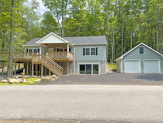 27 Wedge Rd, Lake Township, PA 18436
