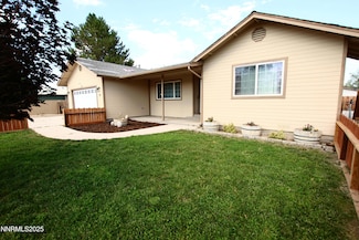10 Scarsdale Dr, Yerington, NV 89447