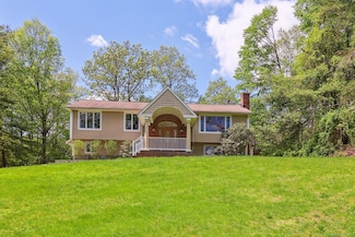 238 Walnut Tree Hill Rd, Shelton, CT 06484
