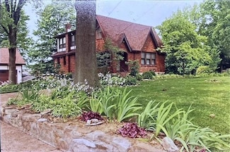1327 Craig Rd, Saint Louis, MO 63146