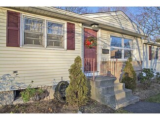 271 Draper Ave, Warwick, RI 02889