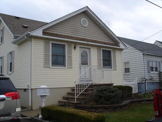 11 Plymouth Ave, Port Monmouth, NJ 07758