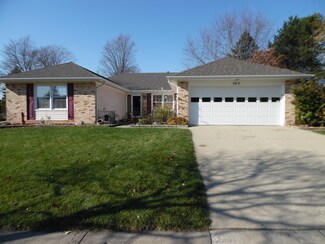 360 Glenwood Ct, Algonquin, IL 60102