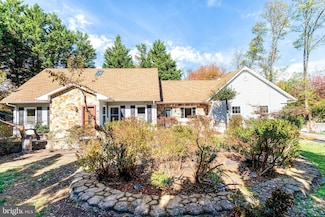 9720 Five Oaks Rd, Fairfax, VA 22031