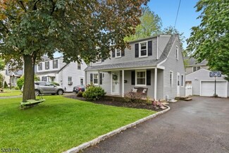 15 Sunset Dr, Clark, NJ 07066