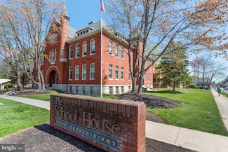 133 W Locust St Unit 110, Mechanicsburg, PA 17055
