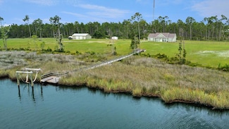 198 Peacock Ln, Wewahitchka, FL 32465
