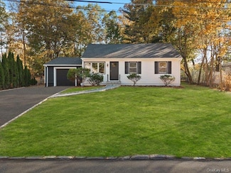 6 Winnetou Rd, White Plains, NY 10603