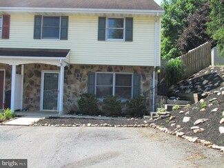 325 Colonial Dr, Akron, PA 17501