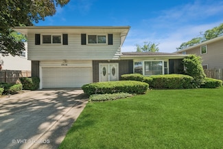 1826 E Tano Ln, Mount Prospect, IL 60056