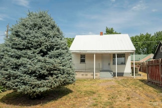 533 9th St, Clarkston, WA 99403