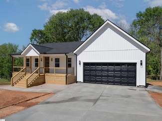242 Queensbury Way, Spartanburg, SC 29302