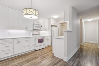 205 Barry Ave S Unit 219, Wayzata, MN 55391