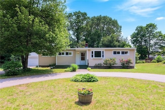 7 Stuart St, Westerly, RI 02891