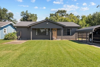 718 Central Dr, Port Neches, TX 77651