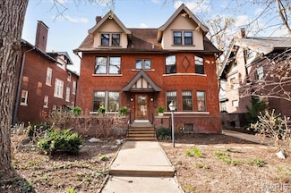 6230 Waterman Ave, Saint Louis, MO 63130