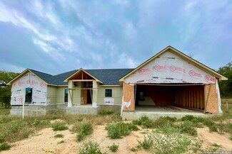 133 Ash Pkwy, La Vernia, TX 78121