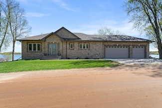 46463 Cambridge Dr, Stanchfield, MN 55080