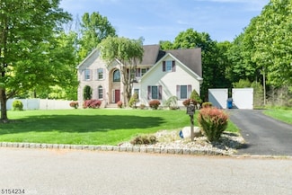 13 Jennies Ln, Hackettstown, NJ 07840