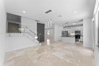 870 NE 191st St, Miami, FL 33179